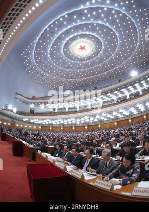 (180313) -- PEKING, 13. März 2018 -- die vierte Plenarsitzung der ersten Sitzung des 13. Nationalen Volkskongresses (NPC) findet in der Großen Halle des Volkes in Peking, Hauptstadt Chinas, 13. März 2018 statt. ) (ZWEI SITZUNGEN)CHINA-PEKING-NPC-VIERTE PLENARSITZUNG (CN) WANGXYE PUBLICATIONXNOTXINXCHN Stockfoto