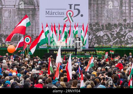 (180316) -- BUDAPEST, 16. März 2018 -- der ungarische Premierminister Viktor Orban spricht auf dem Kossuth-Platz vor dem Parlamentsgebäude in Budapest, 15. März 2018, an eine Gedenkfeier zum 170. Jahrestag der ungarischen Revolution gegen das österreichische Reich 1848. Der 15. März ist ein Nationalfeiertag Ungarns, der den Jahrestag der Revolution gegen das österreichische Reich von 1848 darstellt. Die ungarische Hauptstadt war am Donnerstag Zeuge zahlreicher Versammlungen, die die Revolution markierten. ) (srb) UNGARN-BUDAPEST-1848 REVOLUTION-GEDENKEN AttilaxVolgyi PUBLICATIONxNOTxINxCHN Stockfoto