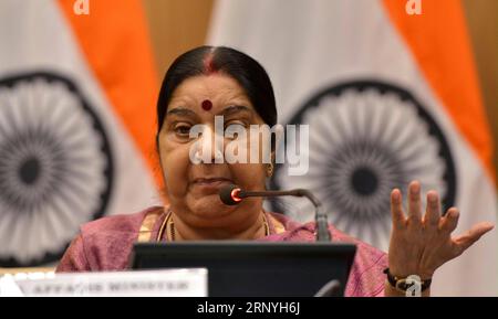 (180321) -- NEU DELHI, 21. März 2018 -- die indische Außenministerin Sushma Swaraj spricht während einer Pressekonferenz über indische Geiseln, die am 20. März 2018 in Neu-Delhi, Indien, im Irak getötet wurden. Der Irak sagte am Dienstag, dass die Leichen von 39 indischen Staatsangehörigen, die 2014 von den extremistischen IS-Militanten hingerichtet wurden, nach DNA-Tests nach Indien zurückgebracht werden. ) (yy) INDIEN-NEU-DELHI-GEISELN-PRESSE ParthaxSarkar PUBLICATIONxNOTxINxCHN Stockfoto