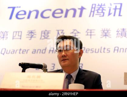 180321 -- HONGKONG, 21. März 2018 -- Ma Huateng, Vorsitzender und CEO von Tencent, beantwortet Fragen während einer Pressekonferenz in Hongkong, Südchina, 21. März 2018. Der chinesische Technologiekonzern Tencent sagte am Mittwoch, dass sein Gewinn, der den Aktionären zuzurechnen ist, im vergangenen Jahr dank des soliden Wachstums in seinen Kerngeschäftsbereichen um 74 Prozent gestiegen sei. Laut einem Bericht auf der Website des Unternehmens betrugen die den Aktionären zuzurechnenden Gewinne im Jahr 2017 71,5 Milliarden Yuan, etwa 10,9 Milliarden US-Dollar. Mcg CHINA-TENCENT-PROFIT CN LixPeng PUBLICATIONxNOTxINxCHN Stockfoto