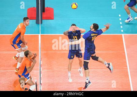 Yurii Semeniuk, Vitaliy Schtschytkov (Ukraine); Fabian Plak, Thijs Ter Horst (Niederlande). Volleyball-Weltmeisterschaft 2022. Achtelrunde Stockfoto