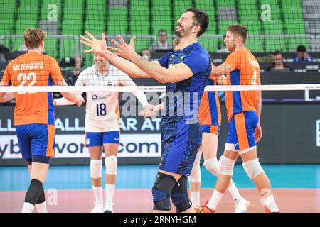 Yurii Semeniuk (Ukraine) gegen die Niederlande. Volleyball-Weltmeisterschaft 2022. Runde von 16 Stockfoto