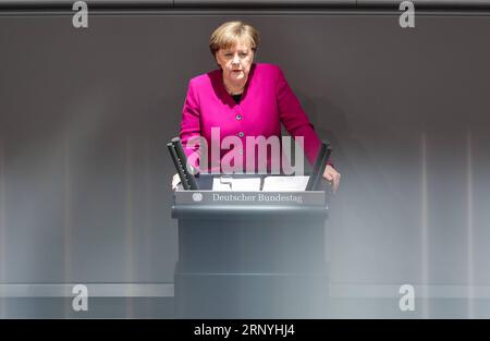 (180322) -- BERLIN, 22. März 2018 -- Bundeskanzlerin Angela Merkel hält am 21. März 2018 ihre erste Regierungserklärung als Bundeskanzlerin für eine vierte Amtszeit in Folge in Berlin, der Hauptstadt Deutschlands, vor dem parlament ab. (gj) ERKLÄRUNG DER REGIERUNG DEUTSCHLAND-BERLIN-MERKEL ShanxYuqi PUBLICATIONxNOTxINxCHN Stockfoto
