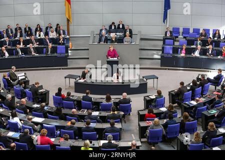 (180322) -- BERLIN, 22. März 2018 -- Bundeskanzlerin Angela Merkel hält am 21. März 2018 ihre erste Regierungserklärung als Bundeskanzlerin für eine vierte Amtszeit in Folge in Berlin, der Hauptstadt Deutschlands, vor dem parlament ab. (gj) ERKLÄRUNG DER REGIERUNG DEUTSCHLAND-BERLIN-MERKEL ShanxYuqi PUBLICATIONxNOTxINxCHN Stockfoto