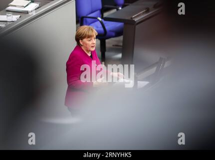 (180322) -- BERLIN, 22. März 2018 -- Bundeskanzlerin Angela Merkel hält am 21. März 2018 ihre erste Regierungserklärung als Bundeskanzlerin für eine vierte Amtszeit in Folge in Berlin, der Hauptstadt Deutschlands, vor dem parlament ab. (gj) ERKLÄRUNG DER REGIERUNG DEUTSCHLAND-BERLIN-MERKEL ShanxYuqi PUBLICATIONxNOTxINxCHN Stockfoto