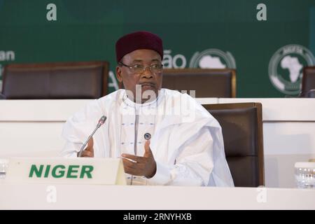 (180322) -- KIGALI, 22. März 2018 -- Präsident von Niger Mahamadou Issoufou spricht auf einer Pressekonferenz nach der 10. Außerordentlichen Tagung der Versammlung der AU zur Afrikanischen Kontinentalen Freihandelszone (AfCFTA) am 22. März 2018 in Kigali, Ruanda. Vierundvierzig afrikanische Länder unterzeichneten am Mittwoch ein Abkommen zur Errichtung der AfCFTA in Kigali. ) (Zxj) RWANDA-KIGALI-FREIHANDELSZONE-PRESSEKONFERENZ GabrielxDusabe PUBLICATIONxNOTxINxCHN Stockfoto