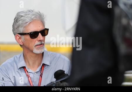 (180325) -- MELBOURNE, 25. März 2018 -- der ehemalige F1-Champion Damon Hill of Britain wird beim Australian Formula 1 Grand Prix 2018 in Melbourne, Australien, am 25. März 2018 gesehen. )(dx) (SP)AUSTRALIEN-MELBOURNE-F1-AUSTRALIAN GRAND PRIX BaixXuefei PUBLICATIONxNOTxINxCHN Stockfoto
