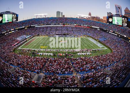 Charlotte, NC, USA. September 2023. North Carolina Tar Heels startete den Duke's Mayo Classic 2023 gegen die South Carolina Gamecocks im Bank of America Stadium in Charlotte, NC. (Scott Kinser/CSM). Quelle: csm/Alamy Live News Stockfoto