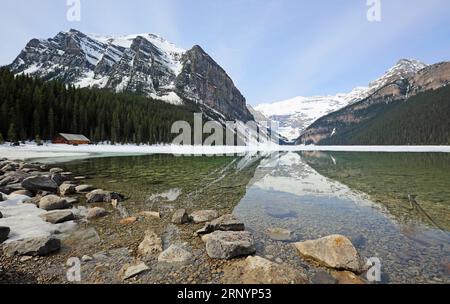 Lake Louise und Fairview Mountain - Banff National Park, Kanada Stockfoto