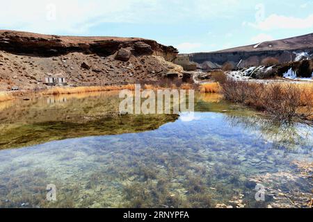 (180329) -- BAMYAN, 29. März 2018 -- Foto aufgenommen am 27. März 2018 zeigt den See Band-e-Amir in der Provinz Bamyan, Afghanistan. Der Band-e-Amir wurde 2009 als erster Nationalpark Afghanistans anerkannt. (Zjy) AFGHANISTAN-BAMYAN-NATIONAL PARK-BAND-E-AMIR DaixHe PUBLICATIONxNOTxINxCHN Stockfoto