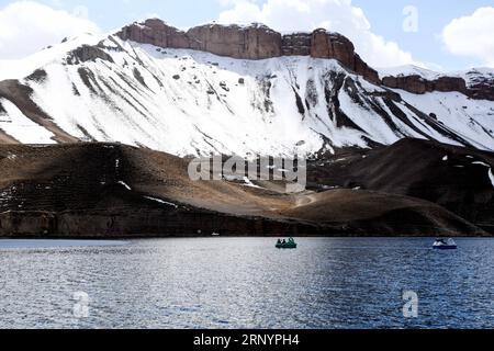 (180329) -- BAMYAN, 29. März 2018 -- Foto aufgenommen am 27. März 2018 zeigt den See Band-e-Amir in der Provinz Bamyan, Afghanistan. Der Band-e-Amir wurde 2009 als erster Nationalpark Afghanistans anerkannt. (Zjy) AFGHANISTAN-BAMYAN-NATIONAL PARK-BAND-E-AMIR DaixHe PUBLICATIONxNOTxINxCHN Stockfoto