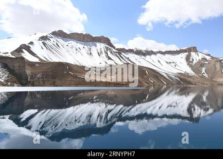 (180329) -- BAMYAN, 29. März 2018 -- Foto aufgenommen am 27. März 2018 zeigt den See Band-e-Amir in der Provinz Bamyan, Afghanistan. Der Band-e-Amir wurde 2009 als erster Nationalpark Afghanistans anerkannt. (Zjy) AFGHANISTAN-BAMYAN-NATIONAL PARK-BAND-E-AMIR DaixHe PUBLICATIONxNOTxINxCHN Stockfoto