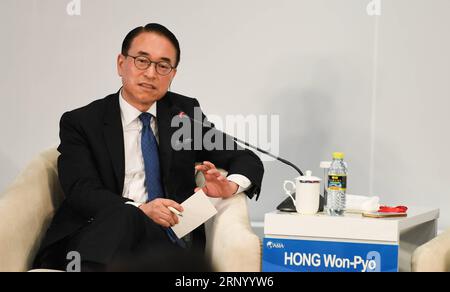 (180410) -- BOAO, 10. April 2018 -- Hong Won-Pyo, Präsident und CEO von Samsung SDS, spricht auf der Sitzung von Blockchain: In einfachen Worten und in der Praxis während der Boao Forum for Asia Annual Conference 2018 in Boao, Provinz Hainan, im Süden Chinas, 10. April 2018. ) (wyl) CHINA-BOAO FORUM FOR ASIA-BLOCKCHAIN(CN) YangxGuanyu PUBLICATIONxNOTxINxCHN Stockfoto