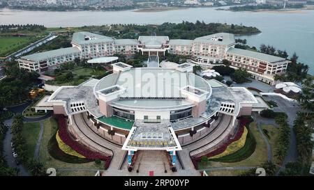 (180411) -- PEKING, 11. April 2018 -- Aktenfoto vom 23. März 2018 zeigt das Boao International Conference Center in Boao, Provinz Hainan in Südchina. ) (wyl) Xinhua Schlagzeilen: Chinas weitere Öffnung, ein dringend benötigter Impuls für das globale Vertrauen JinxLiangkuai PUBLICATIONxNOTxINxCHN Stockfoto