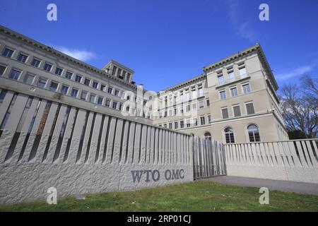 180412 -- GENF, 12. April 2018 -- Foto aufgenommen am 12. April 2018 zeigt den Hauptsitz der Welthandelsorganisation in Genf, Schweiz. Die WTO der Welthandelsorganisation (WTO) sagte am Donnerstag, dass der Welthandel mit einem Wachstum des Warenhandelsvolumens um 4,4 Prozent im Jahr 2018 und um 4,0 Prozent im Jahr 2019 weiterhin stark sein dürfte. srb SCHWEIZ-GENF-WTO-GLOBALES WACHSTUM XuxJinquan PUBLICATIONxNOTxINxCHN Stockfoto