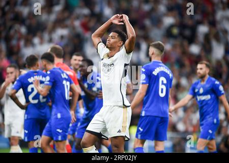 Madrid, Spanien. September 2023. Real Madrids Jude Bellingham (C) reagiert am 2. September 2023 während eines spanischen Fußballspiels zwischen Real Madrid und Getafe CF in Madrid, Spanien. Quelle: Gustavo Valiente/Xinhua/Alamy Live News Stockfoto