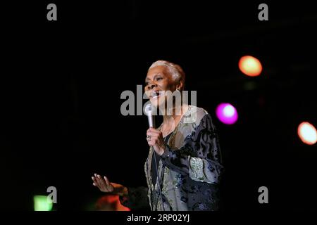 180415 -- FRANKFURT, 15. April 2018 -- die amerikanische Sängerin Dionne Warwick tritt während des Musikmesse Festivals in Frankfurt am 14. April 2018 auf. Das fünftägige Musikmesse Festival endete am Samstag. yy DEUTSCHLAND-FRANKFURT-MUSIKMESSE FESTIVAL-DIONNE WARWICK luoxhuanhuan PUBLICATIONxNOTxINxCHN Stockfoto