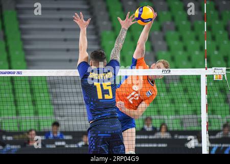 Bennie Tuinstra (Niederlande). Vitaliy Shchytkov (Ukraine). Volleyball-Weltmeisterschaft 2022. Stockfoto