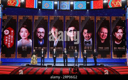 (180422) -- PEKING, 22. April 2018 -- Jurymitglieder nehmen an der Abschlusszeremonie des 8. Internationalen Filmfestivals von Peking (BJIFF) in Peking, der Hauptstadt Chinas, am 22. April 2018 Teil. )(zwx) CHINA-BEIJING-FILM FESTIVAL-CLOSING (CN) ZhengxHuansong PUBLICATIONxNOTxINxCHN Stockfoto