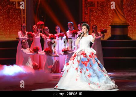 (180422) -- PEKING, 22. April 2018 -- Singer Lei Jia tritt während der Abschlusszeremonie des 8. Internationalen Filmfestivals in Peking (BJIFF) in Peking, Hauptstadt Chinas, am 22. April 2018 auf. ) (Zwx) CHINA-BEIJING-FILM FESTIVAL-CLOSING (CN) MengxDingbo PUBLICATIONxNOTxINxCHN Stockfoto