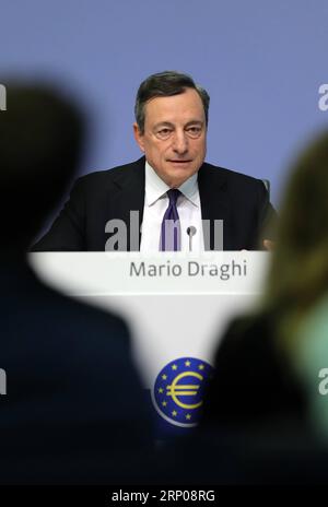 (180426) -- FRANKFURT, April. 26, 2018 -- der Präsident der Europäischen Zentralbank (EZB) Mario Draghi nimmt am 26. April 2018 an einer Pressekonferenz im EZB-Hauptsitz in Frankfurt Teil. Die Europäische Zentralbank (EZB) hat am Donnerstag beschlossen, die Leitzinsen für das Euro-Währungsgebiet unverändert zu halten. )(rh) DEUTSCHLAND-FRANKFURT-EZB LuoxHuanhuan PUBLICATIONxNOTxINxCHN Stockfoto