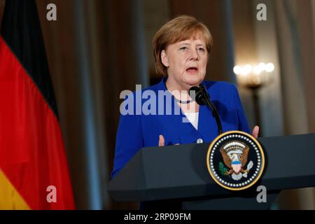 (180427) -- WASHINGTON, 27. April 2018 -- Bundeskanzlerin Angela Merkel nimmt am 27. April 2018 an einer gemeinsamen Pressekonferenz mit US-Präsident Donald Trump (nicht im Bild) im Weißen Haus in Washington D.C. Teil. ) U.S.-WASHINGTON D.C.-TRUMP-DEUTSCHLAND-MERKEL-TREFFEN TINGXSHEN PUBLICATIONXNOTXINXCHN Stockfoto