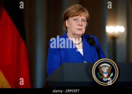 (180427) -- WASHINGTON, 27. April 2018 -- Bundeskanzlerin Angela Merkel nimmt am 27. April 2018 an einer gemeinsamen Pressekonferenz mit US-Präsident Donald Trump (nicht im Bild) im Weißen Haus in Washington D.C. Teil. ) U.S.-WASHINGTON D.C.-TRUMP-DEUTSCHLAND-MERKEL-TREFFEN TINGXSHEN PUBLICATIONXNOTXINXCHN Stockfoto