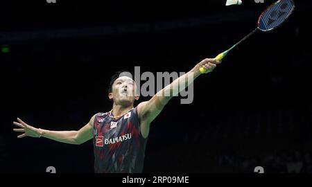 (180428) -- WUHAN, 28. April 2018 -- Kento Momota aus Japan tritt beim Halbfinalspiel gegen Lee Chong Wei aus Malaysia während der BWF Badminton Asia Championships 2018 in Wuhan, der Hauptstadt der zentralchinesischen Provinz Hubei, am 28. April 2018 an. Kento Momota gewann 2:0. ) (SP)CHINA-HUBEI-WUHAN-BADMINTON-ASIA CHAMPIONSHIPS XIAOXYIJIU PUBLICATIONXNOTXINXCHN Stockfoto