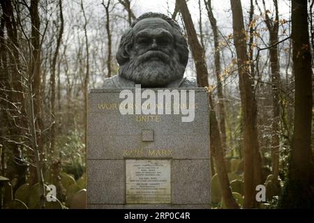 (180505) -- PEKING, 5. Mai 2018 -- Foto aufgenommen am 20. Februar 2018 zeigt Karl Marx Grab auf dem Highgate Friedhof in London. ) Xinhua Schlagzeilen: 200 Jahre später ist Karl Marx immer noch relevant für TimxIreland PUBLICATIONxNOTxINxCHN Stockfoto