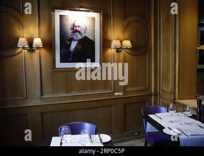 (180505) -- PEKING, 5. Mai 2018 -- Foto aufgenommen am 7. Februar 2018 zeigt einen Innenanblick des Restaurants La Maison du Cygne (die Heimat des Schwans), in dem Karl Marx und Friedrich Engels das Kommunistische Manifest in Brüssel, Belgien, verfassten. ) Xinhua Schlagzeilen: 200 Jahre später ist Karl Marx noch immer relevant YexPingfan PUBLICATIONxNOTxINxCHN Stockfoto