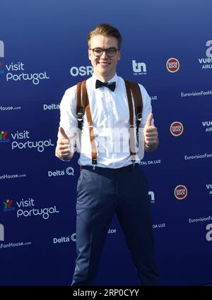 (180507) -- LISSABON, 7. Mai 2018 -- der tschechische Sänger Mikolas Josef posiert für Bilder während der 63. Auflage des Eurovision Song Contest 2018 in der Altice Arena in Lissabon am 6. Mai 2018. Der Eurovision Song Contest 2018 findet vom 8. Bis 12. Mai 2018 in Lissabon statt. )(gj) PORTUGAL-LISSABON-EUROVISION SONG CONTEST 2018 ZhangxLiyun PUBLICATIONxNOTxINxCHN Stockfoto