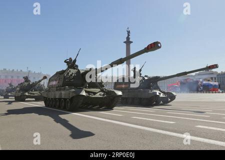 (180509) -- ST. PETERSBURG, 9. Mai 2018 -- Militärfahrzeuge marschieren während der Siegesparade in St. PETERSBURG Petersburg in Russland, 9. Mai 2018. Der 73. Jahrestag des Sieges über Nazi-Deutschland im Zweiten Weltkrieg wurde hier am Mittwoch begangen. ) (srb) RUSSLAND-ST. PETERSBURGER SIEGESPARADE IrinaxMotina PUBLICATIONxNOTxINxCHN Stockfoto