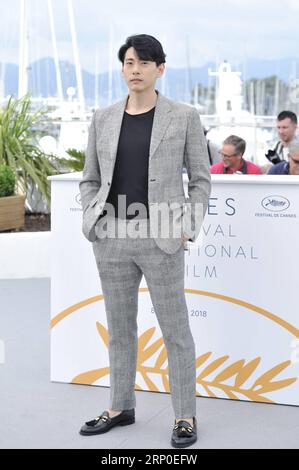 (180510) -- CANNES, 10. Mai 2018 -- der deutsche Schauspieler Teo Yoo des Films Summer posiert während eines Fotocalls der 71. Internationalen Filmfestspiele von Cannes in Cannes, Frankreich am 10. Mai 2018. )(rh) FRANCE-CANNES-71ST INTERNATIONAL FILM FESTIVAL-SUMMER-PHOTOCALL ChenxYichen PUBLICATIONxNOTxINxCHN Stockfoto