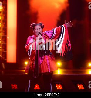 (180513) -- LISSABON, 13. Mai 2018 -- die israelische Sängerin Netta Barzilai tritt während der Generalprobe für das große Finale des Eurovision Song Contest in Lissabon, Portugal, am 11. Mai 2018 auf. Netta Barzilai gewann mit ihrem Song Toy das Grand Final des Eurovision Song Contest Saturday Night. (zcc) PORTUGAL-LISSABON-EUROVISION SONG CONTEST-GEWINNER ZhangxLiyun PUBLICATIONxNOTxINxCHN Stockfoto