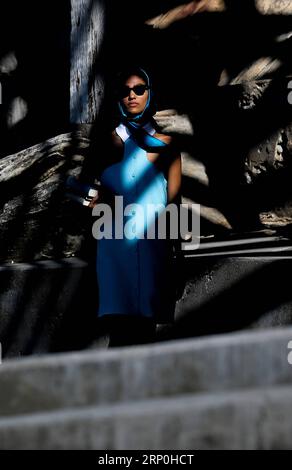 (180515) -- SYDNEY, 15. Mai 2018 -- A Model präsentiert eine Kreation von Emilia Wickstead während der Mercedes-Benz Fashion Week Australia am Coogee Beach in Sydney, Australien, am 15. Mai 2018. ) (dtf) AUSTRALIA-SYDNEY-FASHION WEEK-EMILIA WICKSTEAD BaixXuefei PUBLICATIONxNOTxINxCHN Stockfoto