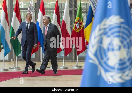 (180515) -- BRÜSSEL, den 15. Mai 2018 -- der Präsident des Europäischen Rates, Donald Tusk (L), trifft sich am 15. Mai 2018 in Brüssel, Belgien, mit dem Generalsekretär der Vereinten Nationen, Antonio Guterres. ) BELGIEN-BRÜSSEL-EU-TUSK-UN-GUTERRES-TREFFEN EUROPEANXUNION PUBLICATIONXNOTXINXCHN Stockfoto