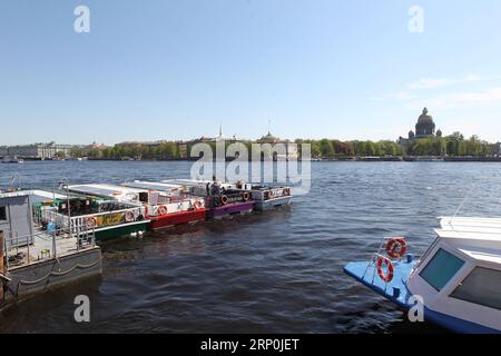 (180516) -- ST. PETERSBURG, 16. Mai 2018 -- Foto aufgenommen am 14. Mai 2018 zeigt Boote auf der Newa in St. Petersburg, Russland. ) (dtf) RUSSLAND-ST. PETERSBURG-BLICK LuxJinbo PUBLICATIONxNOTxINxCHN Stockfoto