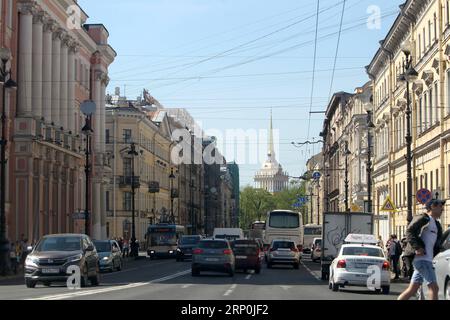 (180516) -- ST. PETERSBURG, 16. Mai 2018 -- Foto aufgenommen am 14. Mai 2018, zeigt den Verkehr auf der Newa-Straße in St. Petersburg, Russland. ) (dtf) RUSSLAND-ST. PETERSBURG-BLICK LuxJinbo PUBLICATIONxNOTxINxCHN Stockfoto