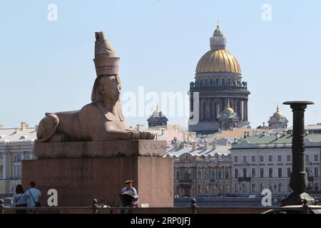 (180516) -- ST. PETERSBURG, 16. Mai 2018 -- Foto vom 14. Mai 2018 zeigt die Sphinx-Statue und St. Isaaks Kathedrale in St. Petersburg, Russland. ) (dtf) RUSSLAND-ST. PETERSBURG-BLICK LuxJinbo PUBLICATIONxNOTxINxCHN Stockfoto