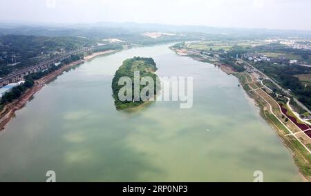 (180520) -- NANNING, 20. Mai 2018 -- Luftaufnahme, aufgenommen am 18. Mai 2018, zeigt die Landschaft entlang des Yongjiang-Flusses in Nanning, der Hauptstadt der südchinesischen autonomen Region Guangxi Zhuang. Nanning führte seit 2012 ein umfassendes Verbesserungsprojekt entlang des Yongjiang River durch. ) (Zyd) CHINA-GUANGXI-YONGJIANG RIVER-IMPROVEMENT (CN) ZhouxHua PUBLICATIONxNOTxINxCHN Stockfoto