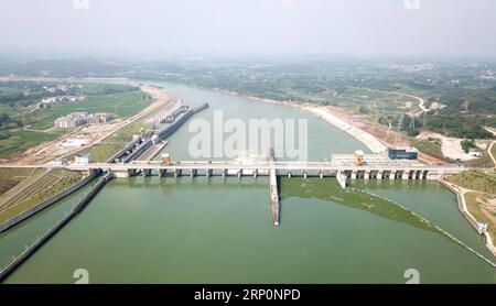 (180520) -- NANNING, 20. Mai 2018 -- Luftaufnahme vom 18. Mai 2018 zeigt Laoshuikou Water Gate, den Ausgangspunkt des Verbesserungsprojekts des Yongjiang River in Nanning, der Hauptstadt der südchinesischen autonomen Region Guangxi Zhuang. Nanning führte seit 2012 ein umfassendes Verbesserungsprojekt entlang des Yongjiang River durch. ) (Zyd) CHINA-GUANGXI-YONGJIANG RIVER-IMPROVEMENT (CN) ZhouxHua PUBLICATIONxNOTxINxCHN Stockfoto