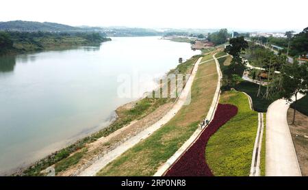 (180520) -- NANNING, 20. Mai 2018 -- Luftaufnahme, aufgenommen am 18. Mai 2018, zeigt die Landschaft entlang des Yongjiang-Flusses in Nanning, der Hauptstadt der südchinesischen autonomen Region Guangxi Zhuang. Nanning führte seit 2012 ein umfassendes Verbesserungsprojekt entlang des Yongjiang River durch. ) (Zyd) CHINA-GUANGXI-YONGJIANG RIVER-IMPROVEMENT (CN) ZhouxHua PUBLICATIONxNOTxINxCHN Stockfoto