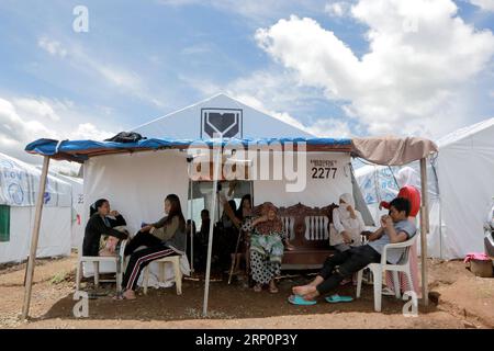 (180521) -- MARAWI CITY, 21. Mai 2018 -- Vertriebene ruhen sich in ihrem Zelt in einem Evakuierungszentrum in Marawi City, Philippinen, 21. Mai 2018. Die Rehabilitationsbemühungen für die vom Krieg zerrüttete Stadt Marawi werden nach Angaben der Streitkräfte der Philippinen ab Juni 2018 in vollem Gange sein. ) (zf) PHILIPPINEN-MARAWI CITY-EVAKUIERUNGSZENTRUM RouellexUmali PUBLICATIONxNOTxINxCHN Stockfoto