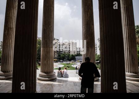 (180525) -- ATHEN, 25. Mai 2018 -- das Bild vom 23. Mai 2018 zeigt die Säulen des Nationalen Archäologischen Museums in Athen, Griechenland. Das im Zentrum Athens gelegene Archäologische Nationalmuseum beherbergt mehr als 20.000 Exponate, darunter die weltweit beste Sammlung griechischer Antiquitäten. ) GRIECHENLAND-ATHEN-NATIONALES ARCHÄOLOGISCHES MUSEUM LefterisxPartsalis PUBLICATIONxNOTxINxCHN Stockfoto