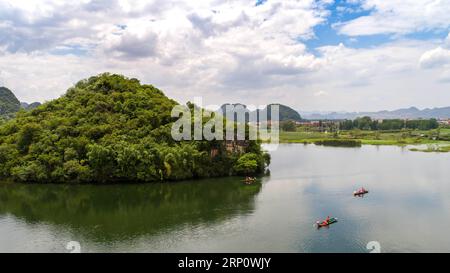 (180527) -- QIUBEI, 27. Mai 2018 -- Foto aufgenommen am 26. Mai 2017 zeigt eine Luftaufnahme des Puzhehei State Sumpfparks im Qiubei County, Südwestchinesische Provinz Yunnan. ) (wyl) CHINA-YUNNAN-PUZHEHEI-FEUCHTGEBIETSLANDSCHAFT(CN) HuxChao PUBLICATIONxNOTxINxCHN Stockfoto