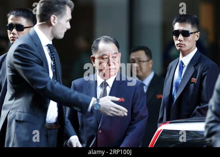 (180531) -- NEW YORK, 31. Mai 2018 -- Kim Yong Chol (C), stellvertretender Vorsitzender des Zentralkomitees der Demokratischen Volksrepublik Korea (WPK), verlässt am 30. Mai 2018 ein Hotel in New York, USA. Kim Yong Chol kam nach New York, um mit US-Außenminister Mike Pompeo zu sprechen. (Zxj) U.S.-NEW YORK-DVRK-KIM YONG CHOL LixMuzi PUBLICATIONxNOTxINxCHN Stockfoto