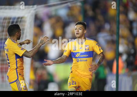 Monterrey, Mexiko. September 2023. September 2023; Monterrey, Nuevo LeÃ³n, Mexiko; Liga MX 2023 Apertura Spiel in der sechsten Runde zwischen UANL Tigres und Querétaro FC im EstÃ¡dio UniversitÃ¡rio. #22 Mittelfeldspieler Tigres, Raymundo Fulgencio Roman feiert erstes Tor des Spiels mit #20 Mittelfeldspieler Tigres, Javier Aquino CarmonaPflichtangabe: Toby Tande (BILDAUSSCHNITT: © Torbjorn Tande/PX Imagens via ZUMA Press Wire) NUR REDAKTIONELLE VERWENDUNG! Nicht für kommerzielle ZWECKE! Quelle: ZUMA Press, Inc./Alamy Live News Stockfoto