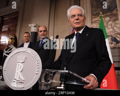 (180531) -- ROM, 31. Mai 2018 -- der italienische Präsident Sergio Mattarella (Front) spricht auf einer Pressekonferenz am 31. Mai 2018 in Rom, Italien. Der italienische Juraprofessor Giuseppe Conte wurde am Donnerstag zum designierten Ministerpräsidenten ernannt, um eine Koalitionsregierung zu führen, erklärte der Präsidentenpalast. ITALIEN-ROM-GIUSEPPE CONTE-PM-DESIGNIERTE ALBERTOXLINGRIA PUBLICATIONXNOTXINXCHN Stockfoto