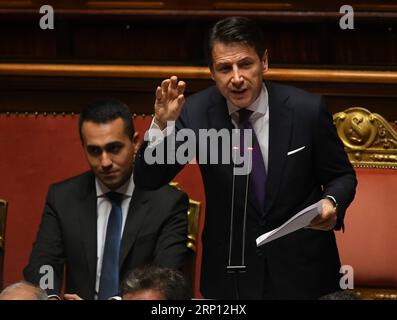 Nachrichten Themen der Woche KW23 Nachrichten Bilder des Tages (180605) -- ROM, 5. Juni 2018 -- der italienische Premierminister Giuseppe Conte (R) spricht vor der Vertrauensabstimmung im Senat in Rom, Italien, am 5. Juni 2018. Die neue italienische Regierung unter Premierminister Giuseppe Conte gewann am Dienstag die Vertrauensabstimmung im Senat. ITALIEN-ROM-SENAT-REGIERUNG-VERTRAUEN STIMMEN ALBERTOXLINGRIA PUBLICATIONXNOTXINXCHN Stockfoto