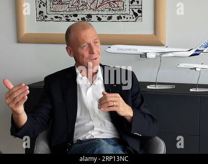 (180607) -- TOULOUSE, 7. Juni 2018 -- Airbus-CEO Tom Enders spricht während eines Interviews mit Xinhua in Toulouse, Frankreich, 24. Mai 2018. Airbus begann seine Partnerschaft mit China vor mehr als drei Jahrzehnten. Im Jahr 1985 kaufte China sein erstes Airbus-Flugzeug; 1994 eröffnete die Gruppe ihre erste offizielle Präsenz in Peking. Heute arbeiten mehr als 1.900 Airbus-Mitarbeiter in China, viele davon an der Endmontagelinie in Tianjin, die bis Ende 2017 352 A320-Flugzeuge montiert und geliefert hatte. ) (lrz) FRANCE-TOULOUSE-AIRBUS-INTERVIEW XuxTian PUBLICATIONxNOTxINxCHN Stockfoto